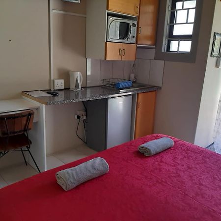 Chariots Guest House Полокване Екстериор снимка