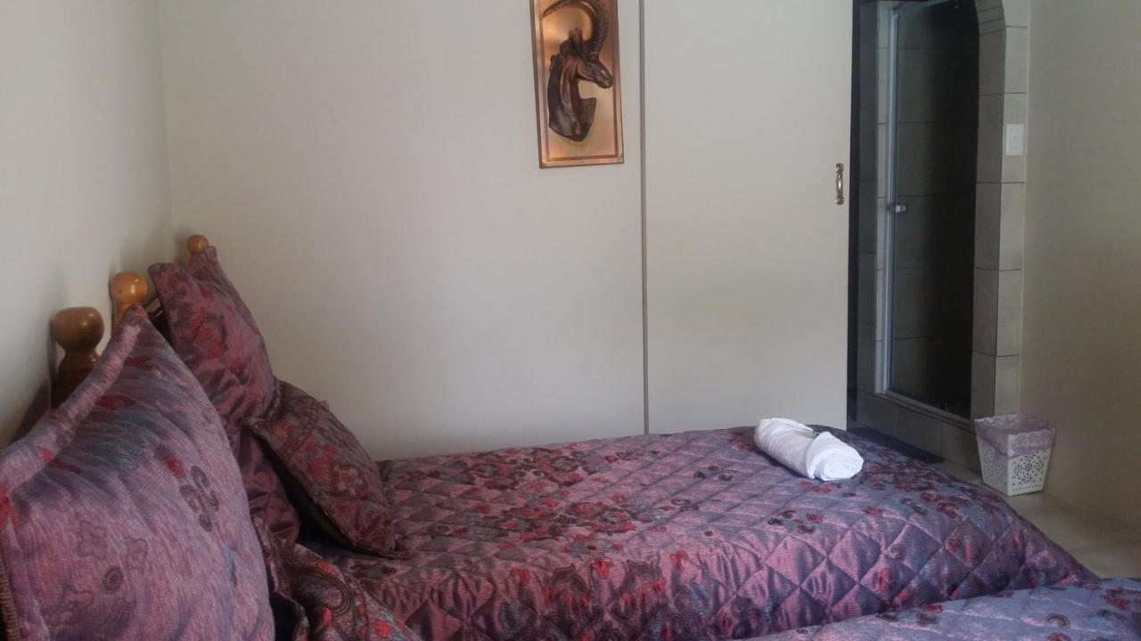 Chariots Guest House Полокване Екстериор снимка