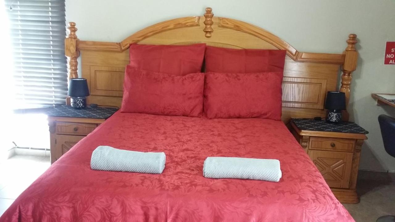 Chariots Guest House Полокване Екстериор снимка