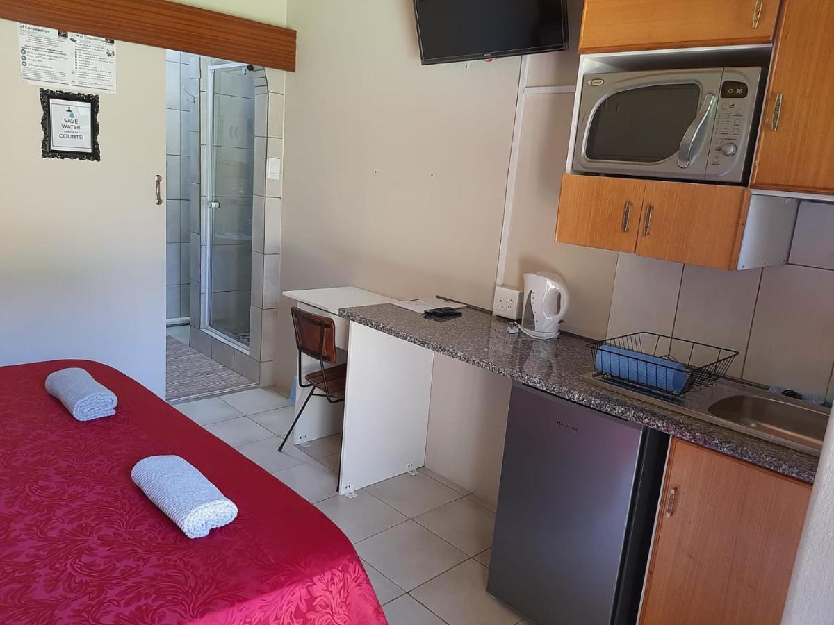 Chariots Guest House Полокване Екстериор снимка
